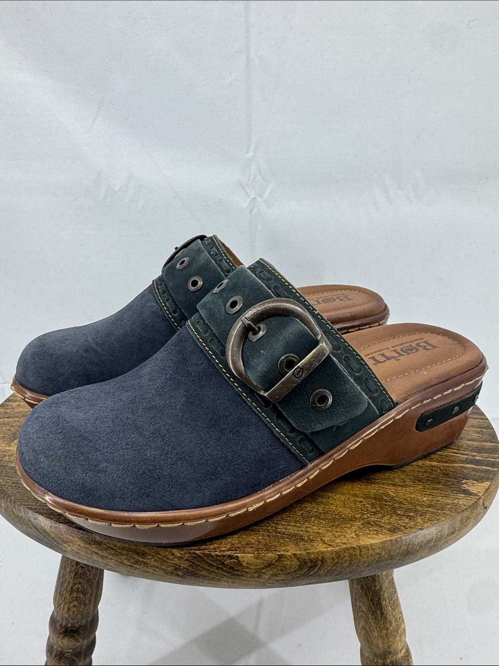 Born Banyan Womens Navy Suede Clogs w/ Antique Buckle, sz 6